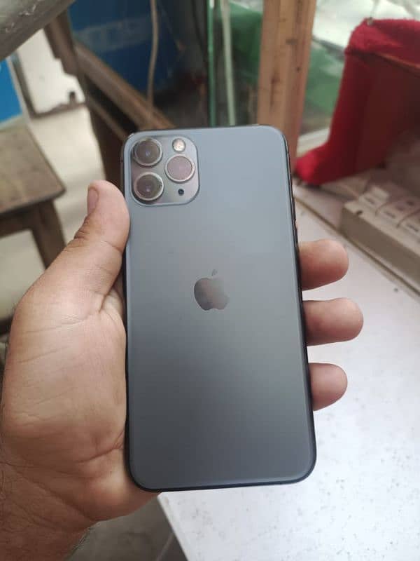 iphone 11 pro condition 10/10 just back change factory unlocked 1