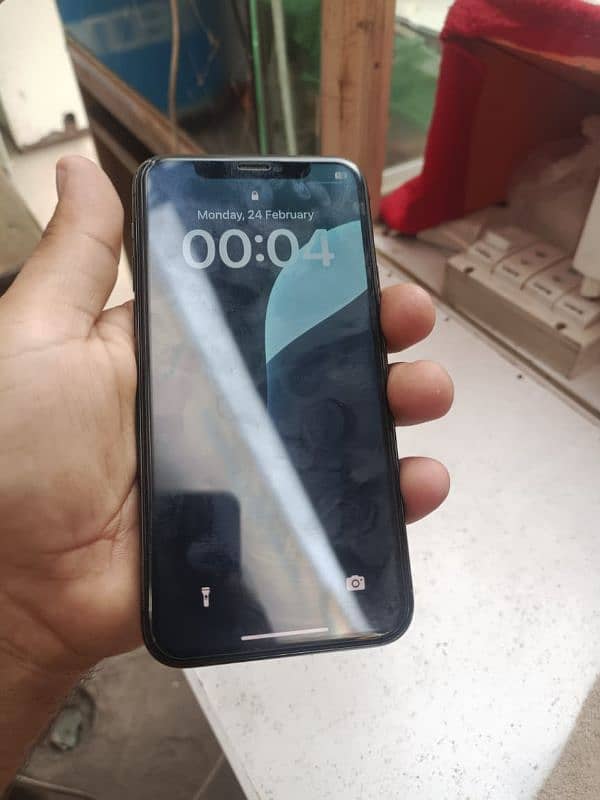 iphone 11 pro condition 10/10 just back change factory unlocked 2