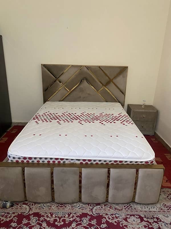 Double Bed with one side table 0