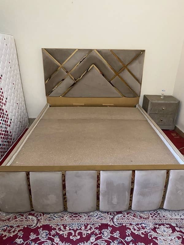 Double Bed with one side table 1