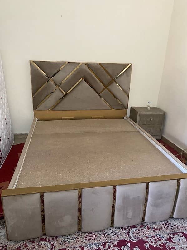 Double Bed with one side table 6