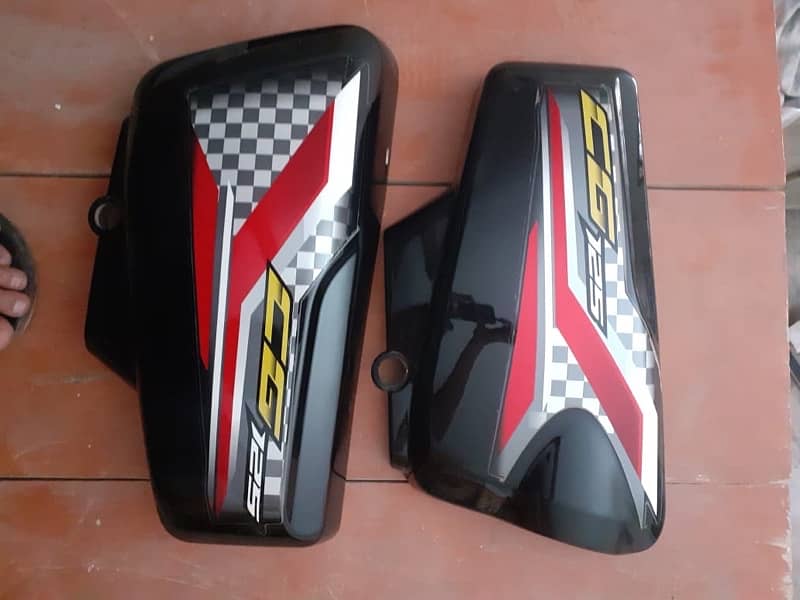 Honda 125 2024 Genuine Tanki Side Covers 2