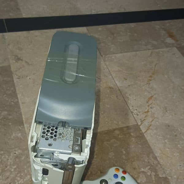 XBOX 360(512gb). BROKEN 4