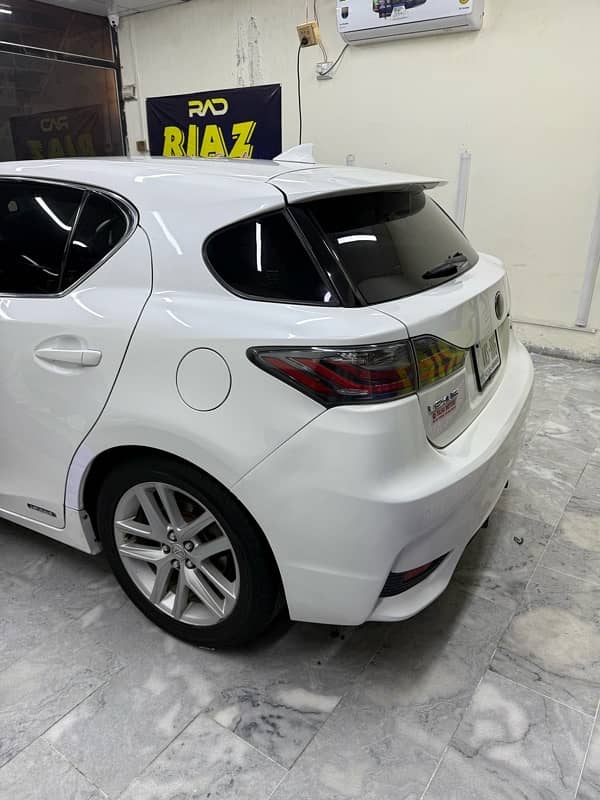 Lexus CT200h 2014 4