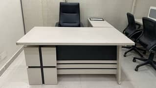 Exactive Tabel and chairs for sale