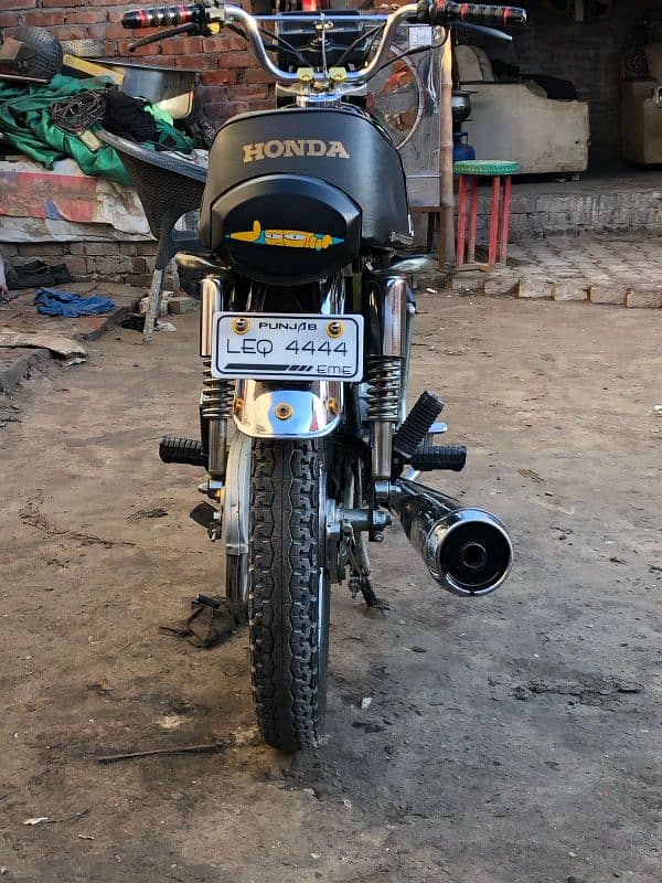 Honda CG 125 golden number 3