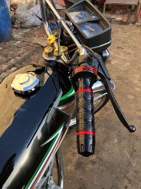 Honda CG 125 golden number 6