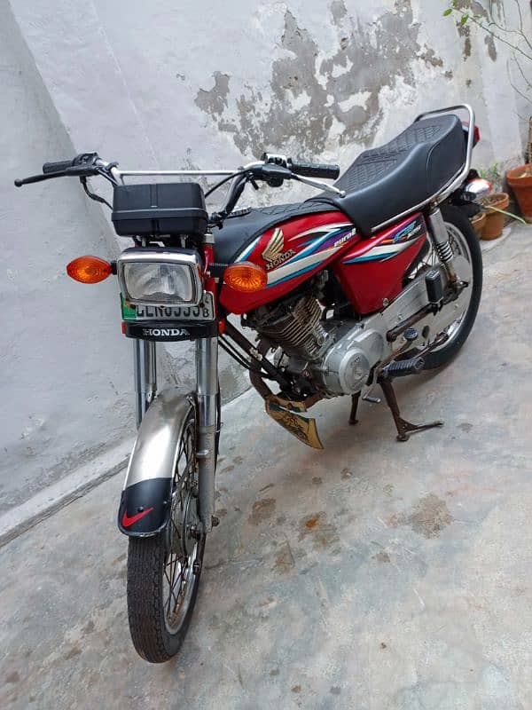 Honda 125 model 2014/15 B red colour original condition condition 1