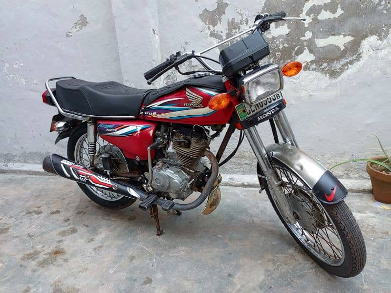 Honda 125 model 2014/15 B red colour original condition condition 2