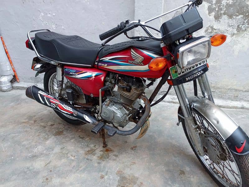 Honda 125 model 2014/15 B red colour original condition condition 4