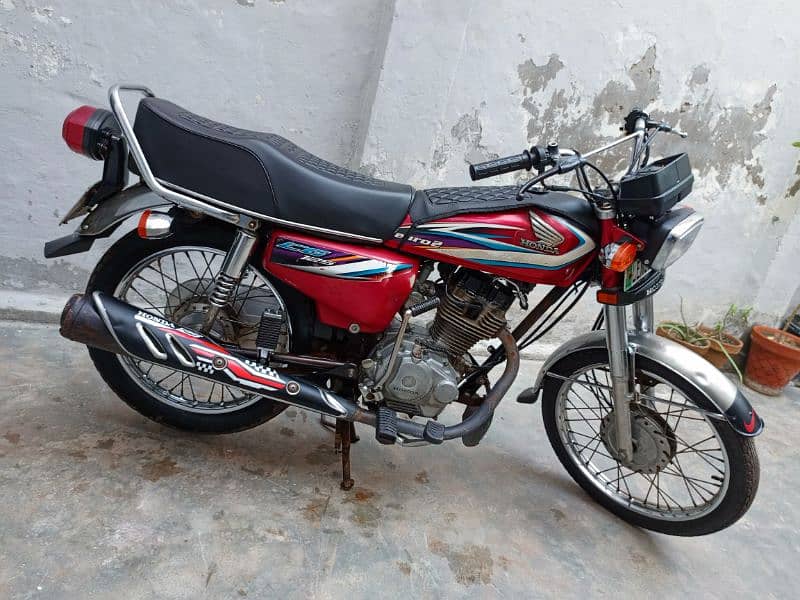 Honda 125 model 2014/15 B red colour original condition condition 5