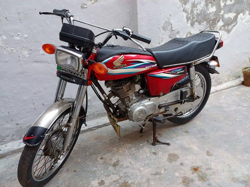 Honda 125 model 2014/15 B red colour original condition condition 6