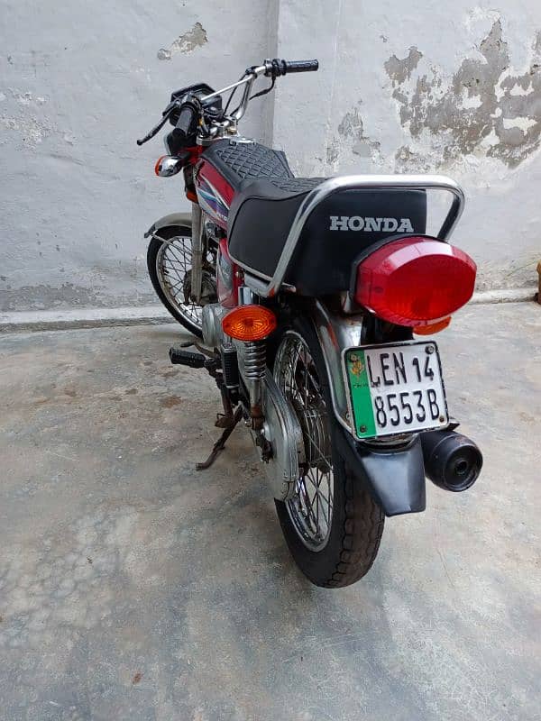 Honda 125 model 2014/15 B red colour original condition condition 8