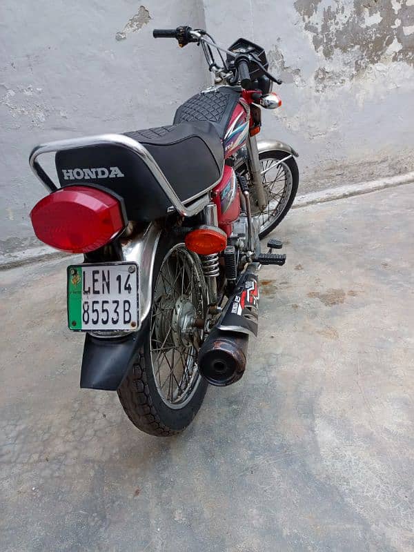 Honda 125 model 2014/15 B red colour original condition condition 9