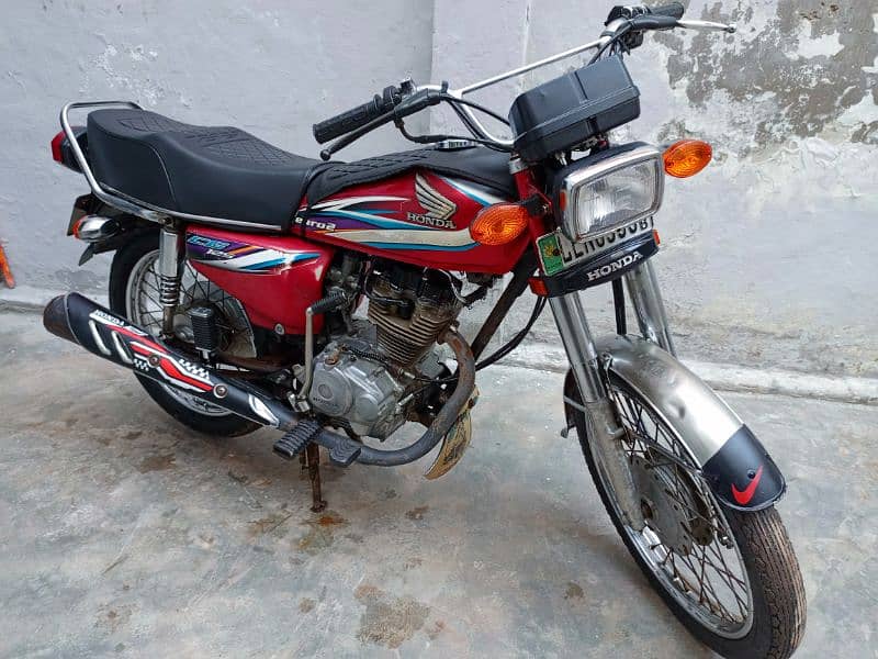 Honda 125 model 2014/15 B red colour original condition condition 13