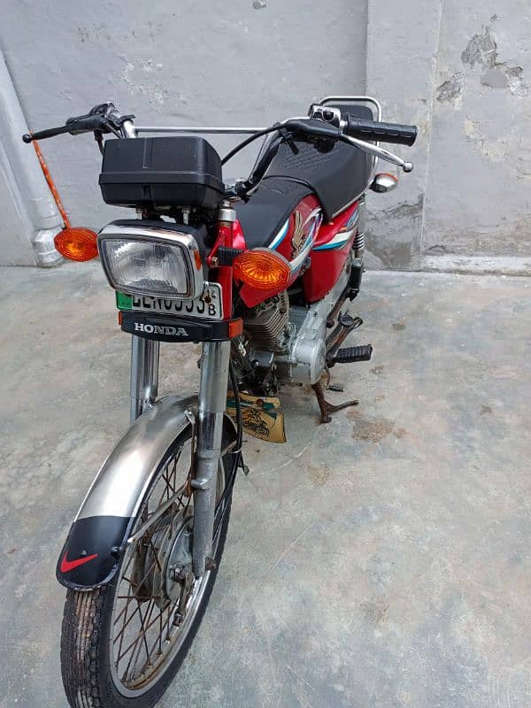 Honda 125 model 2014/15 B red colour original condition condition 14