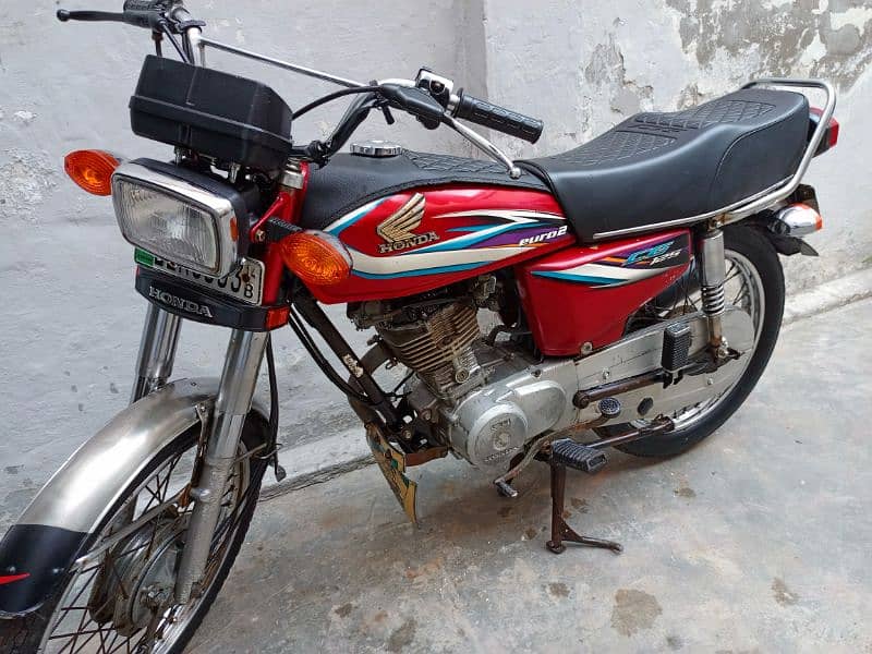 Honda 125 model 2014/15 B red colour original condition condition 18