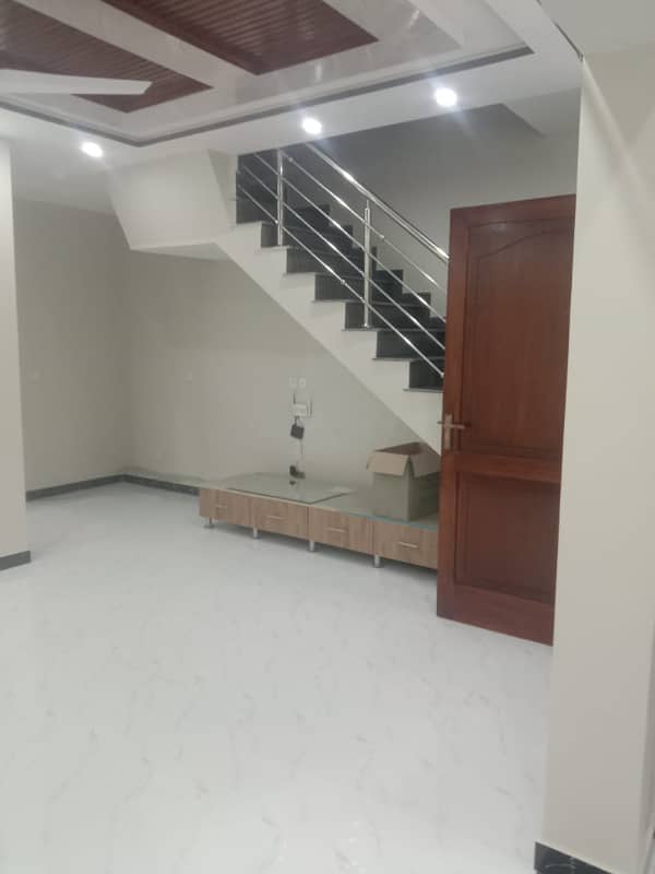 BRAND NEW HOUSE FOR SALE IN THE HEART OF LAHORE 5