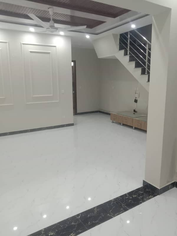 BRAND NEW HOUSE FOR SALE IN THE HEART OF LAHORE 6