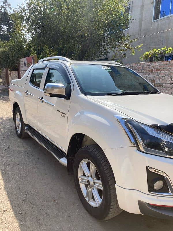 Isuzu D-Max V-Cross 2019 1