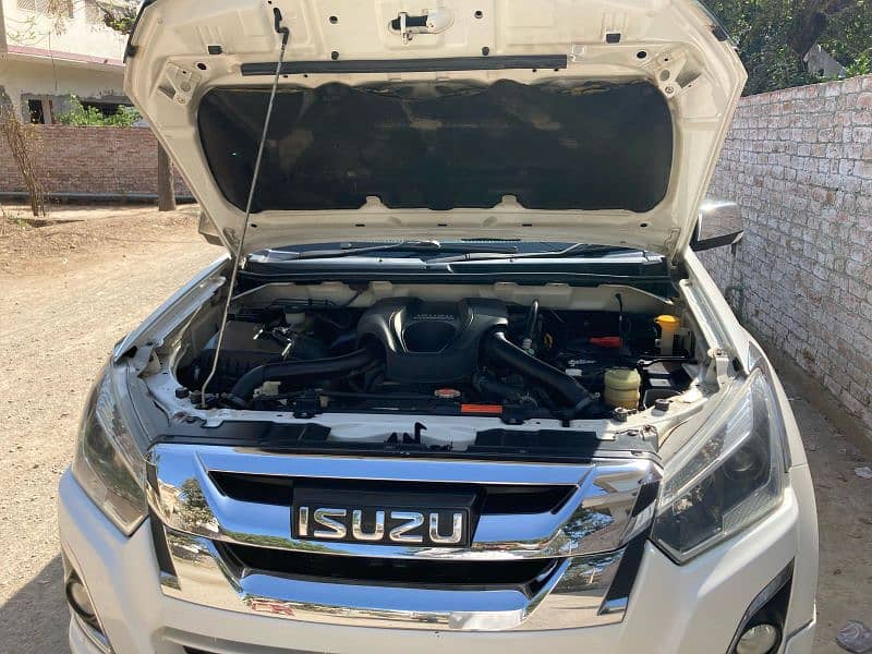 Isuzu D-Max V-Cross 2019 9