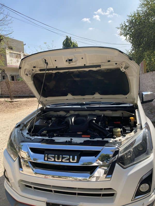 Isuzu D-Max V-Cross 2019 13