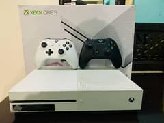 Xbox one s 1tb with 2 controller