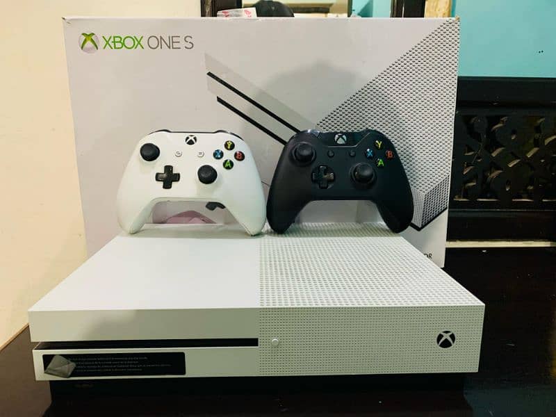 Xbox one s 1tb with 2 controller 0