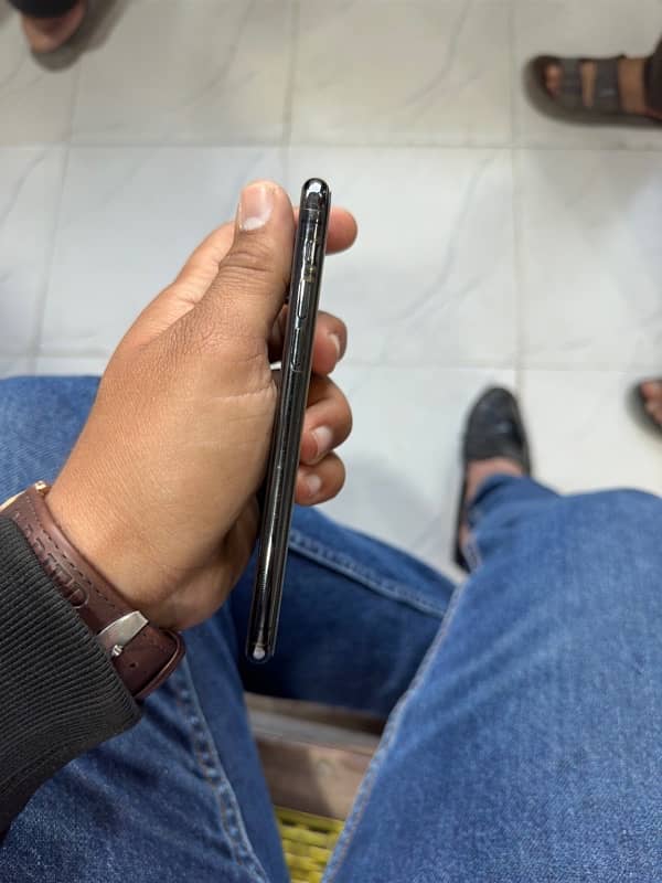 i phone xs black 64gb pta approved 2