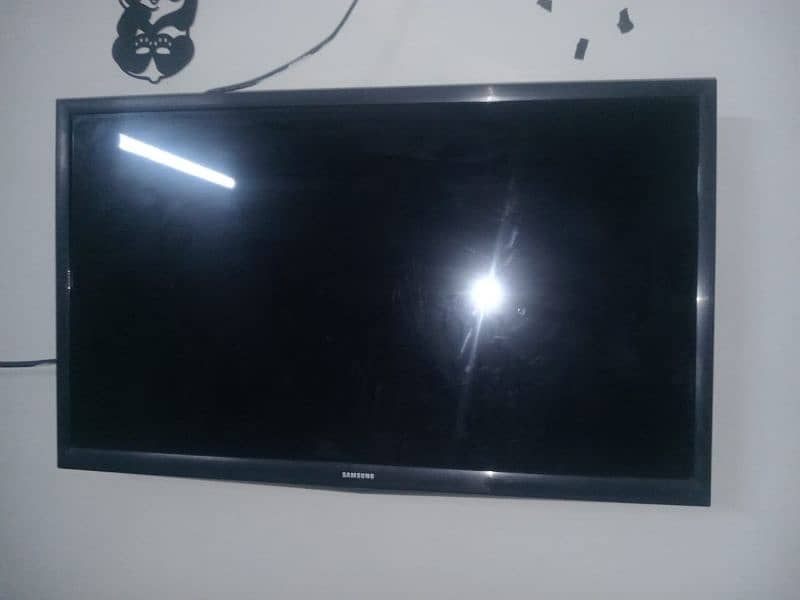 samsung 32 inch LCD  for sale ha 2