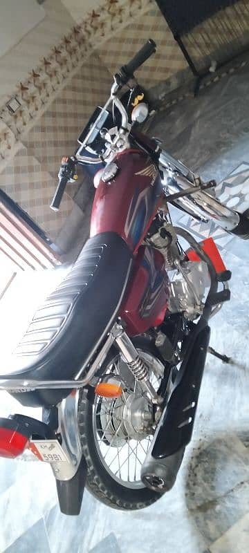 Honda 125 home use All ok no any work required just bay and derive. 1