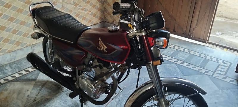 Honda 125 home use All ok no any work required just bay and derive. 2