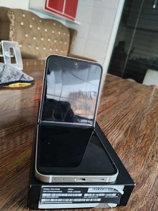 Samsung Flip 6 Non PTA 5