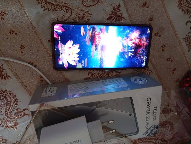 TECNO SPARK 20PRO PLUS IN LUSH CONDITION 10/9 hdd 16/256 2