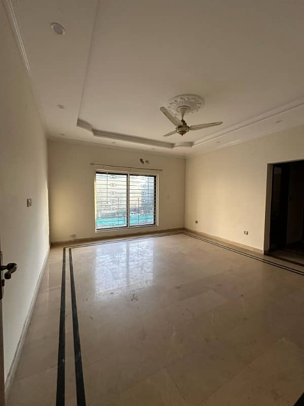 1 Kanal Luxury Full House with Basement & Gas Available for Rent in Chambeli Block, Bahria Town Lahore. 5