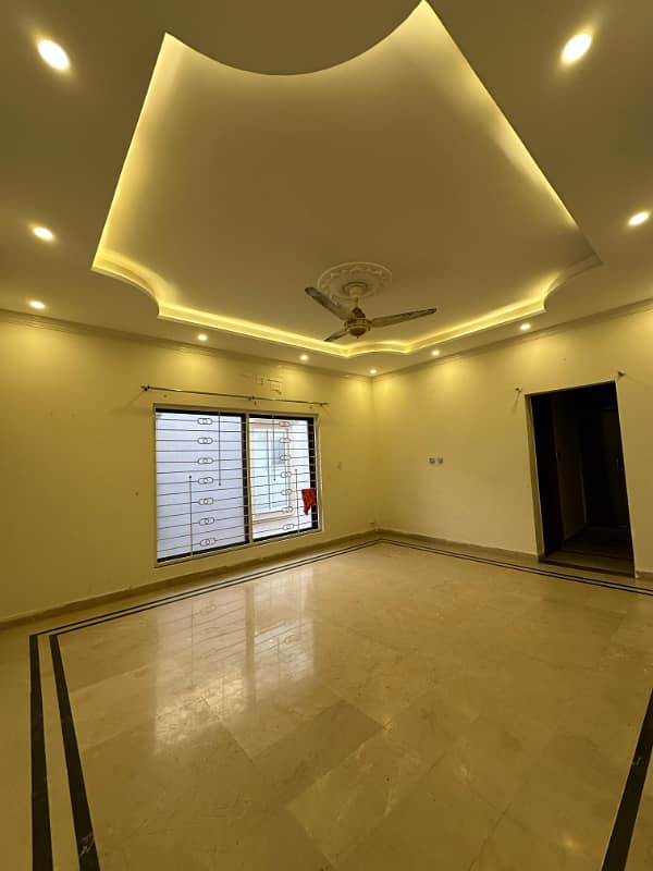 1 Kanal Luxury Full House with Basement & Gas Available for Rent in Chambeli Block, Bahria Town Lahore. 10