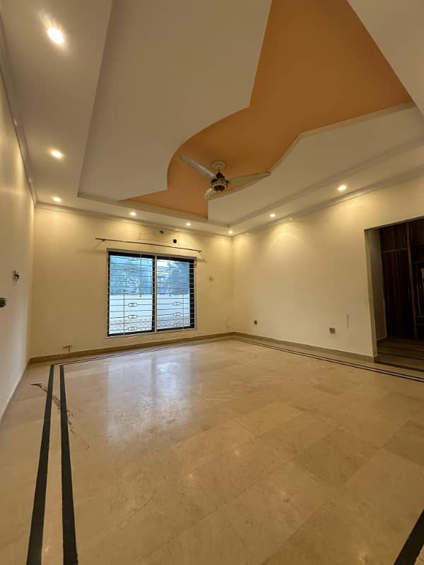 1 Kanal Luxury Full House with Basement & Gas Available for Rent in Chambeli Block, Bahria Town Lahore. 12