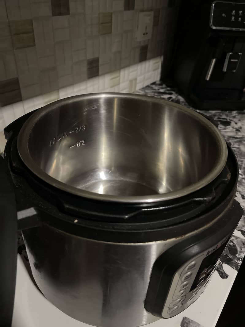 instant pot  from UK (imported) used twice only 2