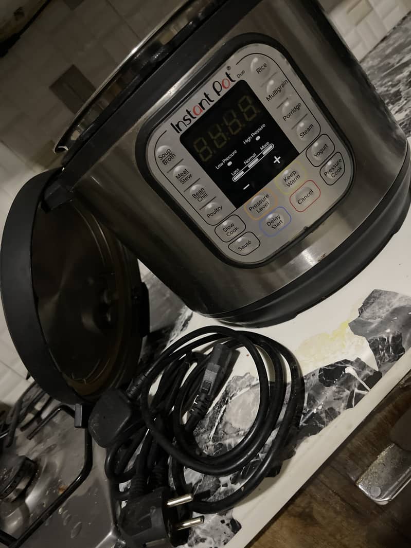 instant pot  from UK (imported) used twice only 3