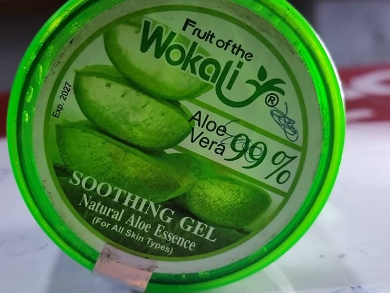 New moisture Aloe vera smoothing gel 3