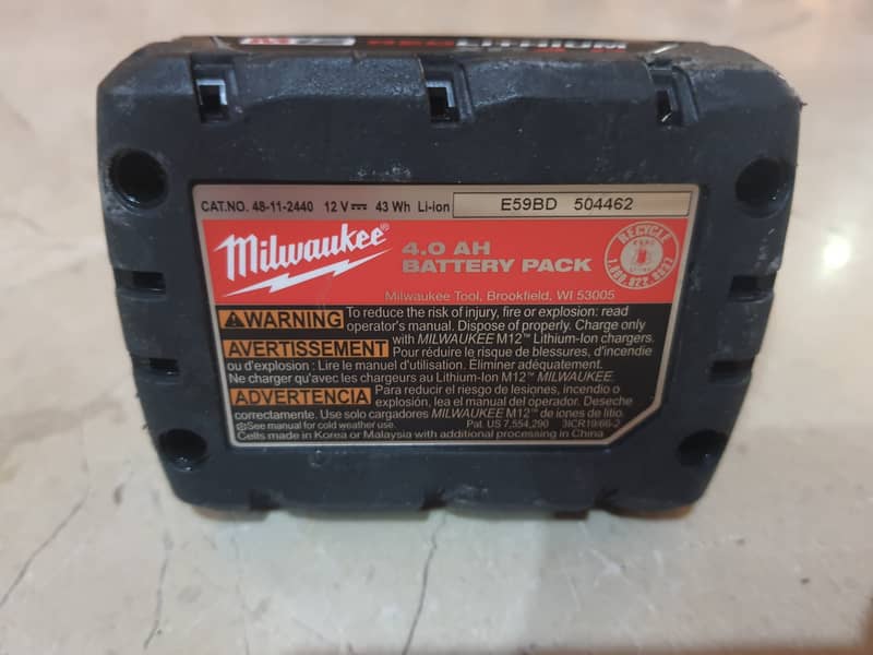 Milwaukee Cordless Impact Wrench 2552-20 & Milwaukee 48-11-2440 8