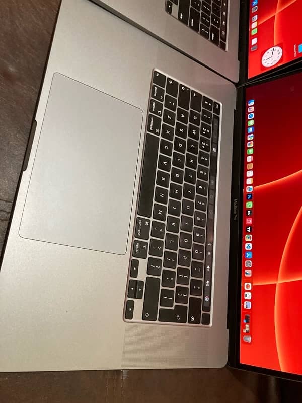 MacBook pro 2019 16 inch  i7 32 512 10