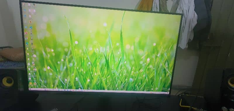 Samsung 32inch 4k 3840*2150 HDR C Port Crystal Display 0