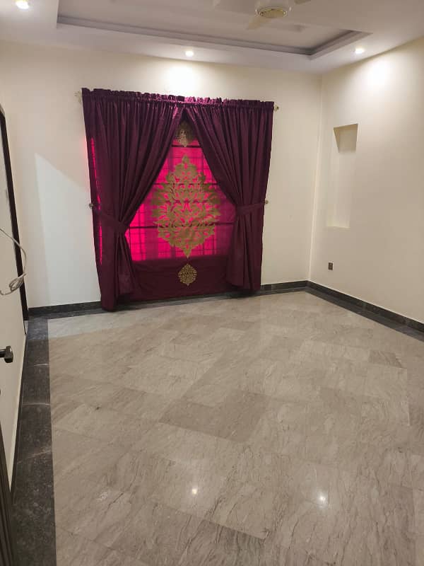 8 Marla House For Sale In Usman Block Bahria Town Lahore. 2