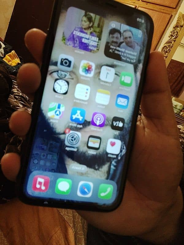 Iphone XR converted to 11 pro 64 GB 2