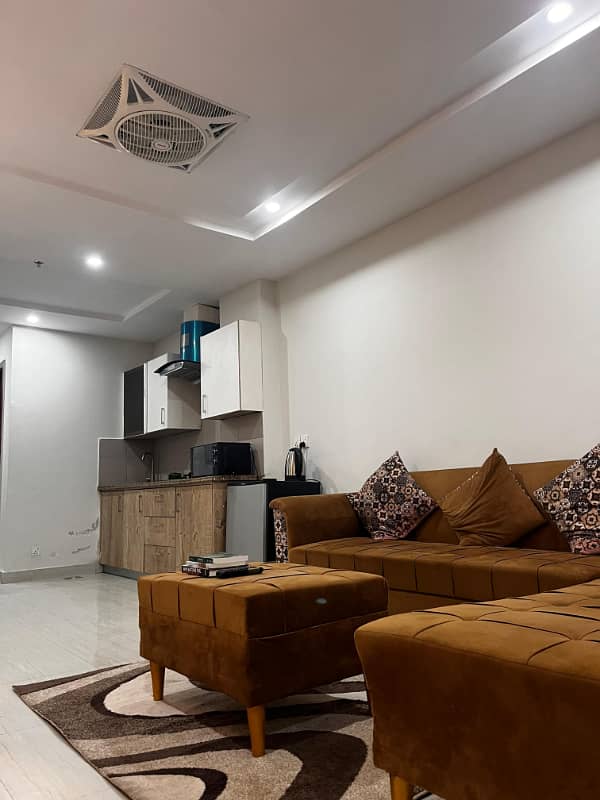 1 BED LUXURY FURNISHED PAY DAY WEEKLY FOR RANT IN GULBERG GREEN 5