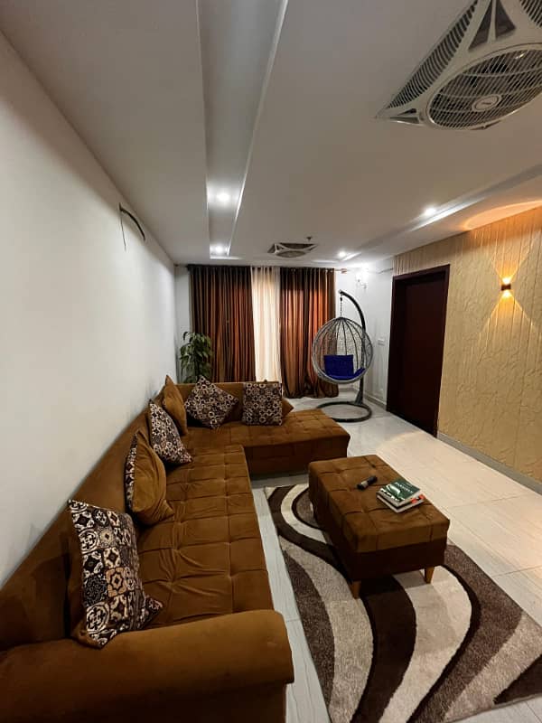 1 BED LUXURY FURNISHED PAY DAY WEEKLY FOR RANT IN GULBERG GREEN 14