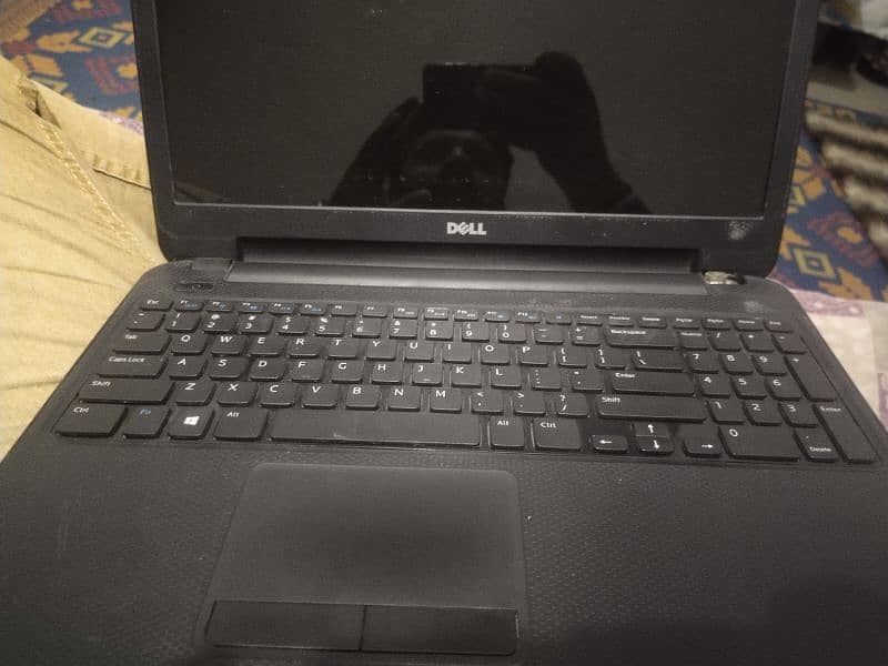 Dell Laptop for sale with Charger but battery is not installed 2