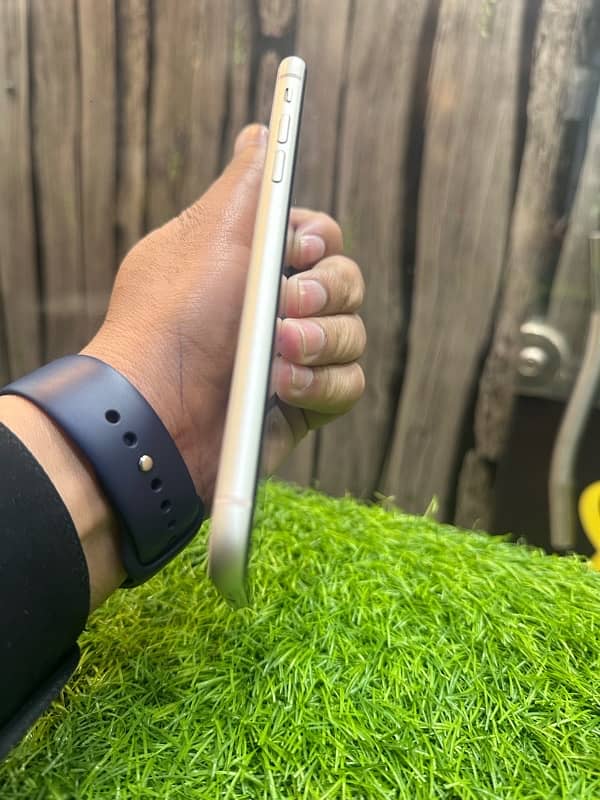 iphone 11 128gb pta approved 4