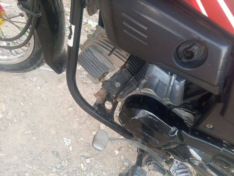 Honda 100 vip bike h full ok h lo or chalao.     03333705133 2